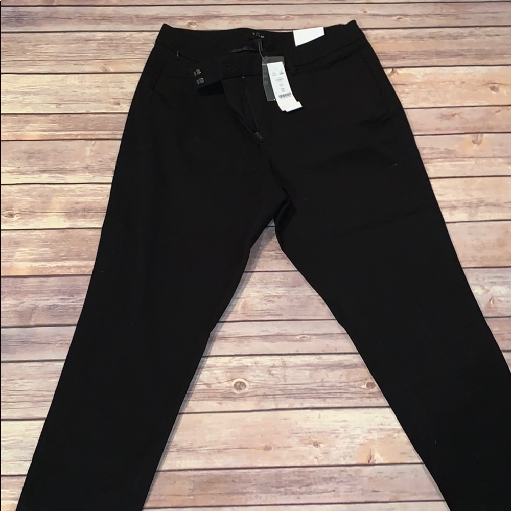 Woman’s White House black market pant